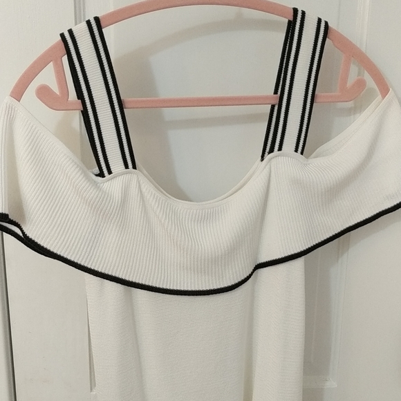 Black and White Top - Picture 2 of 4